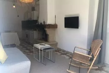 Turistihuoneistot La Tour  Pigeonnier Provençal   Mas Des Sous Bois