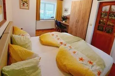 Pansiyon Weingut Bohrn Himmelbett