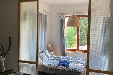 관광객 아파트 Modern House In Central With Pool