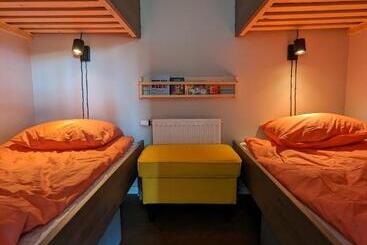 Жильё для туристов Poolorama Lodge   With Magnificent Mountain View