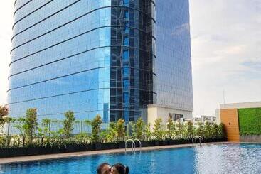 هتل آپارتمان Emka Lodge Studio Room The Vertu Apartemen Ciputra World Surabaya