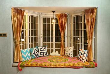 آپارتمانهای توریستها Penthouse 2bhk With Bathtub And Terrace