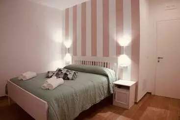 تختخواب و صبحانه La Titina Home