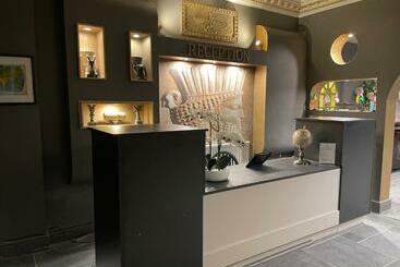 White Rose Hotel And Restaurant