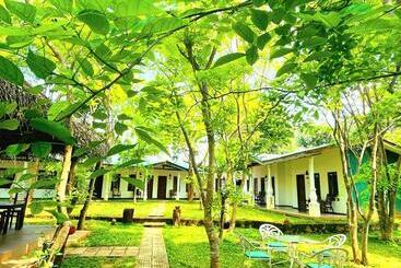 בית מלון כפרי Kingfisher Resort & Retreat Sigiriya