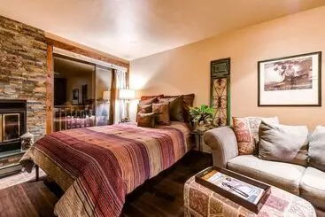 Daire Cedars Lodge Condos By Crmr