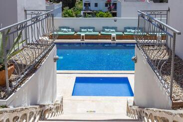 ホテル La Brezza Suite &