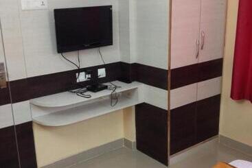 ホテル Viraat Inn