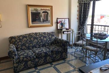 דירות לתיירים Mitre Apartments