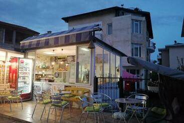 Pensão Mechta Family