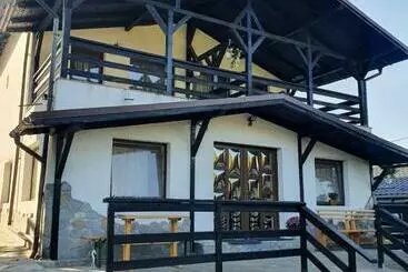 تختخواب و صبحانه Casa Hoinarilor