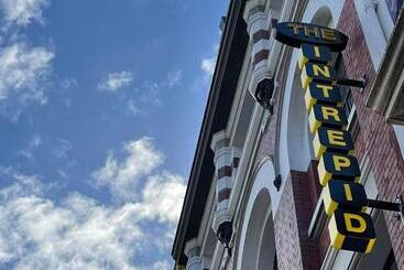 Hotel The Intrepid
