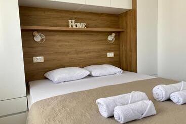 آپارتمانهای توریستها La Mer Apartments Kotor