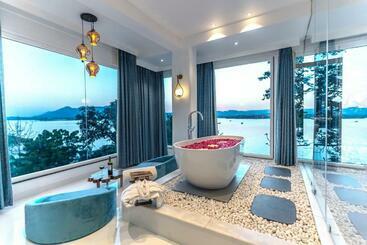 Bed and Breakfast Moustache Udaipur Luxuria