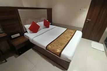 هتل Regal Inn Andheri   Nearest Mumbai Airport T1