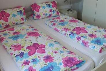 ツーリストアパートメント Knut