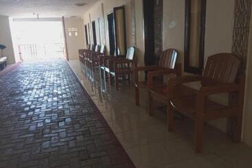 Szálló Penginapan Karanglaut Santolo