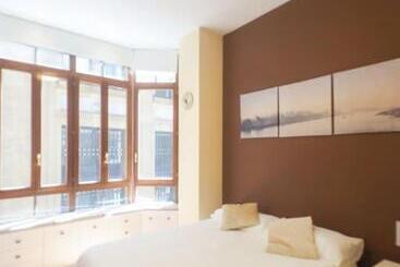 ツーリストアパートメント La Biblioteca Gijón