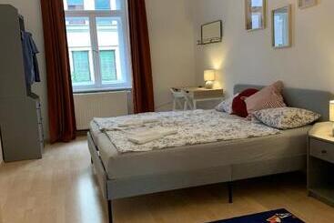 Apartaments turístics Traveler S City Shelter   By Nahuen Suites