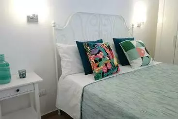 ベッドアンドブレックファースト Mareluna Rooms
