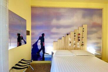 تختخواب و صبحانه Red Carpet Rooms