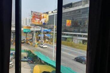 Bed and Breakfast Baan Wualamphong บ้านวัวลำพอง