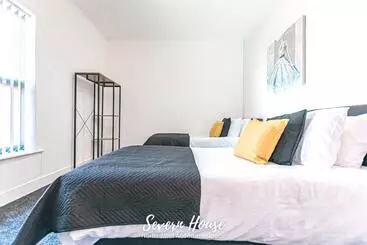 ツーリストアパートメント Severn Street House Serviced Accommodation