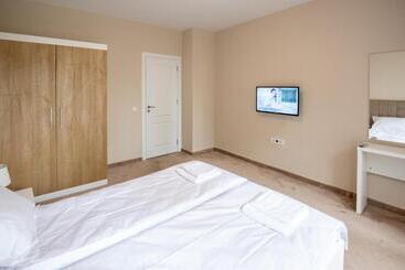 Apartamenty turystyczne апартамент за гости влади в комплекс Garden Palace Balchik