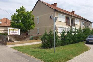 관광객 아파트 Apartmani Kolibri