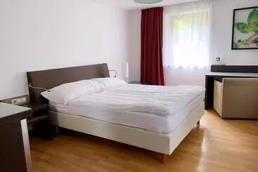 ツーリストアパートメント Große Wohnung Mit 2 Schlafzimmern