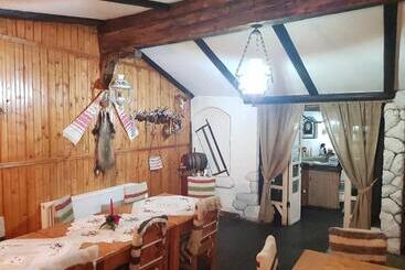 ペンション Căsuța Din Povești