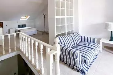 ツーリストアパートメント Supertubos Beach Villa