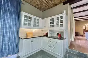 Turistihuoneistot Living The Breede : Spanish House