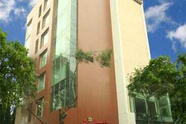 فندق Landmark Residency