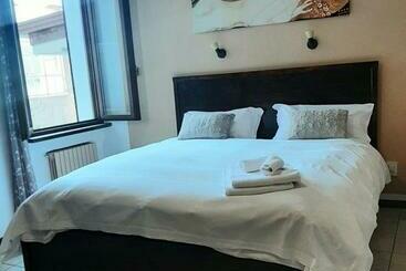 Bed and Breakfast Camere Porto Vecchio Con Parcheggio A Pochi Passi Dal Castello