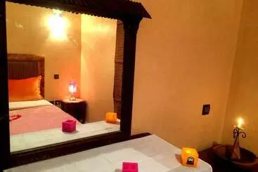 تختخواب و صبحانه Gite Tizi Mizik