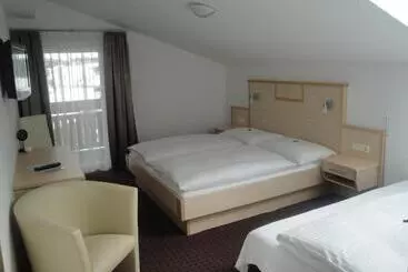 Aamiaismajoitus (B&B) Pension Dorfplatzl