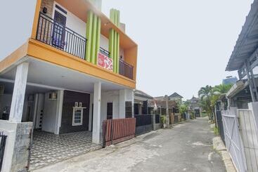 هتل Spot On 90659 Griya Tentrem Syariah