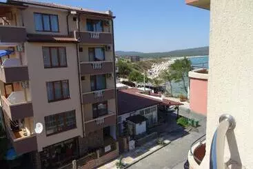 ペンション Dobrevi Guest House