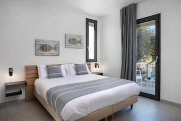 بنسيون The Square Cannigione