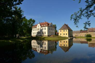 Turistlägenheter Herrenhaus Kahnsdorf Am Hainer See Bei Leipzig