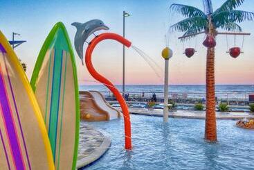 アパートホテル New Ocean Front Corner Unit