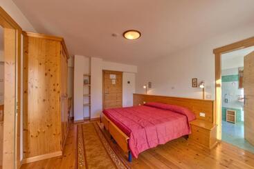 فندق Rifugio Predaia Ai Todesci