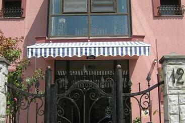 پانسیون V3 Villa