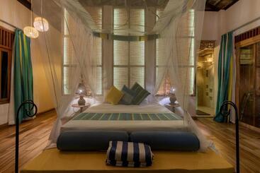 민박 D Canal House