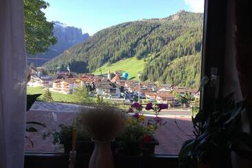 住宿加早餐  Garní Nëidia