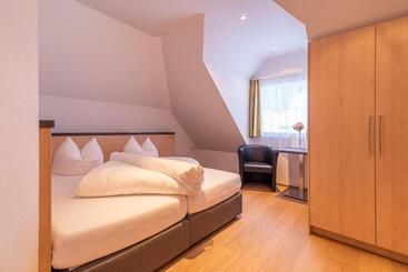 تختخواب و صبحانه Garni Martina