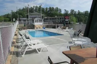 モーテル The Lake George Inn