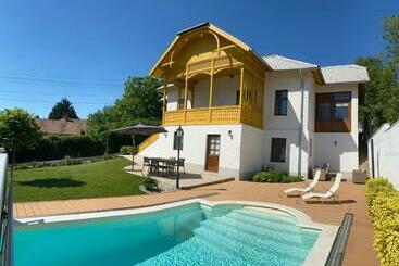 관광객 아파트 Segesdy Villa