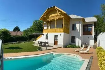 Ferienwohnungen Segesdy Villa